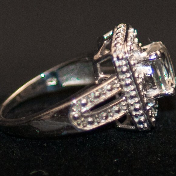 Green Sapphire & Diamond Halo Ring Size 7.75 - Picture 3 of 4